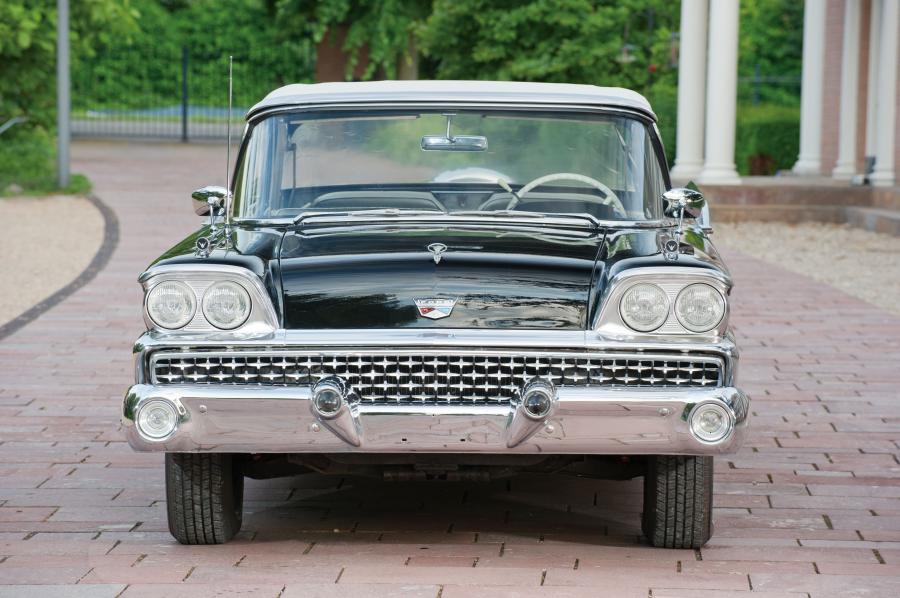  Ford Fairlane Galaxie 500 Sunliner Convertible 1959 года  (фото 6 из 11)